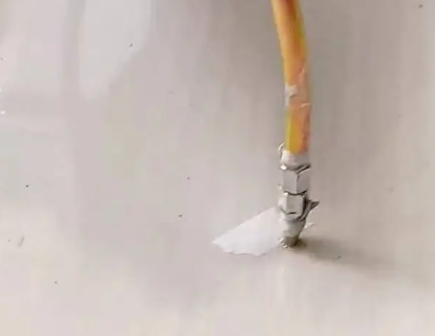 宁海瓷砖空鼓维修公司专业解答在瓷砖铺贴过程中，如果使用的砂料过粗（如全部使用了粗砂），可能会导致以下问题